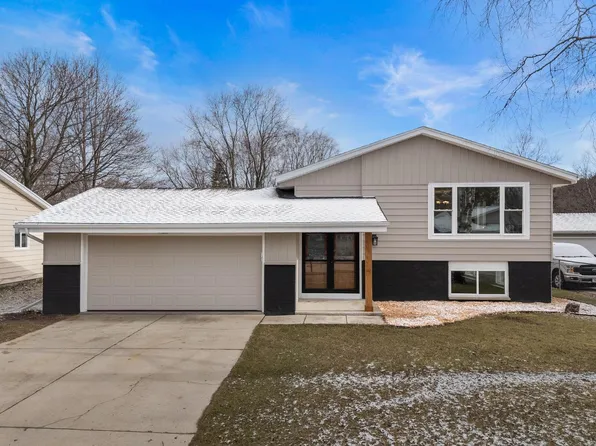 2226 Wellington DRIVE, West Bend, WI 53090