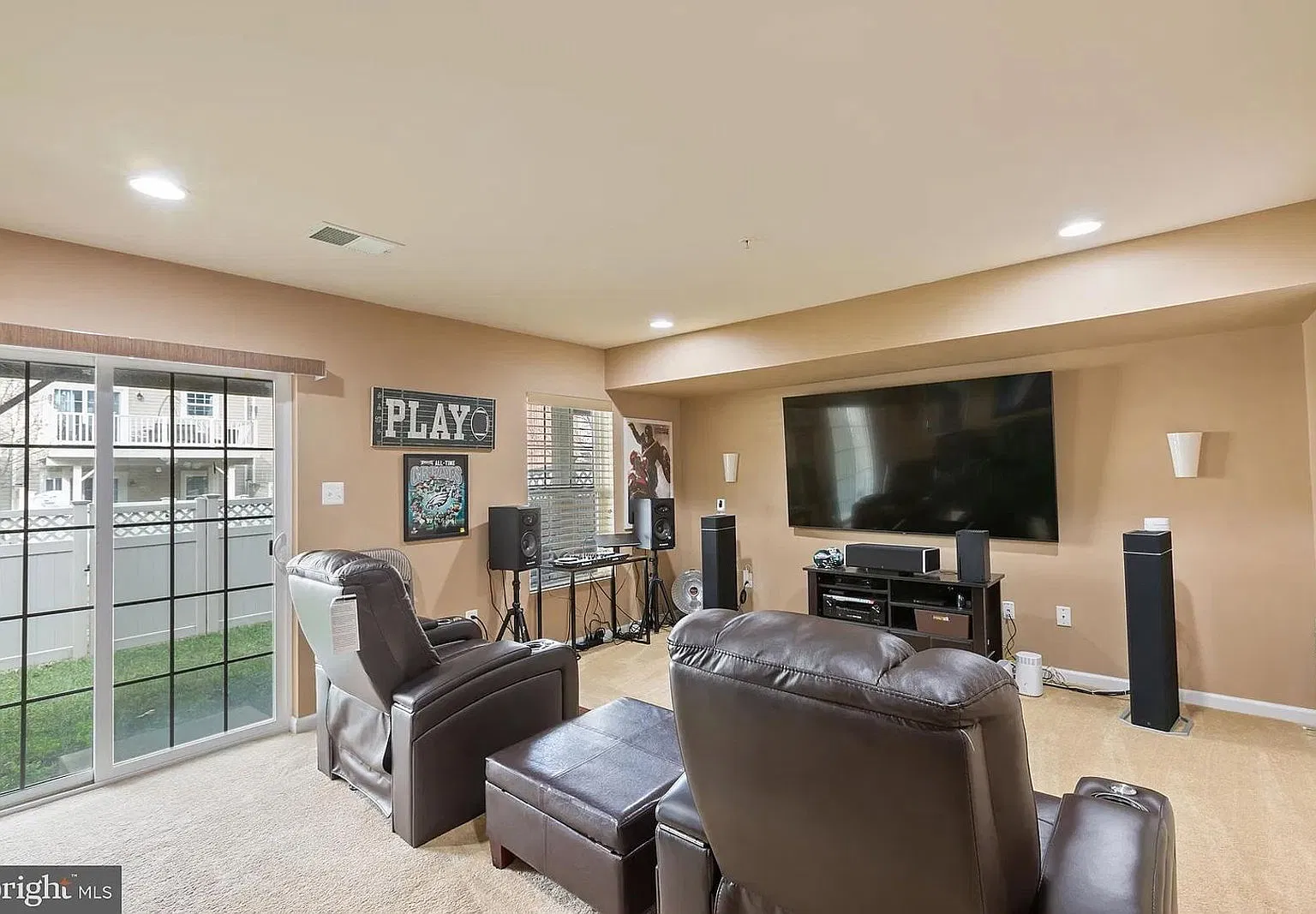 3 bed, 4.0 bath, 2400 sqft, $3,200 — Photo 3