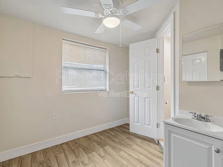 6905 1/2 N Duncan Ave #A — Photo 10
