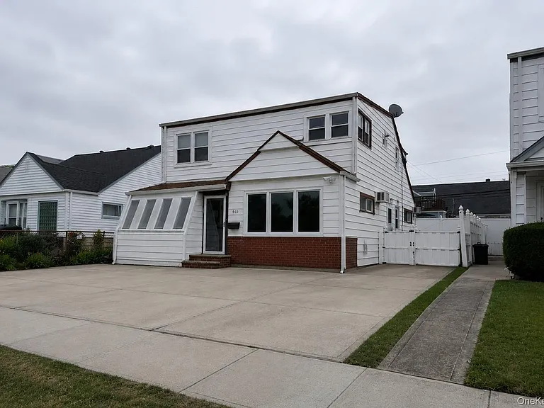 440 E Park Ave — Photo 2