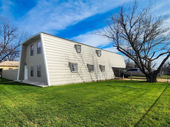 401 E Pierce St, Winters, TX 79567