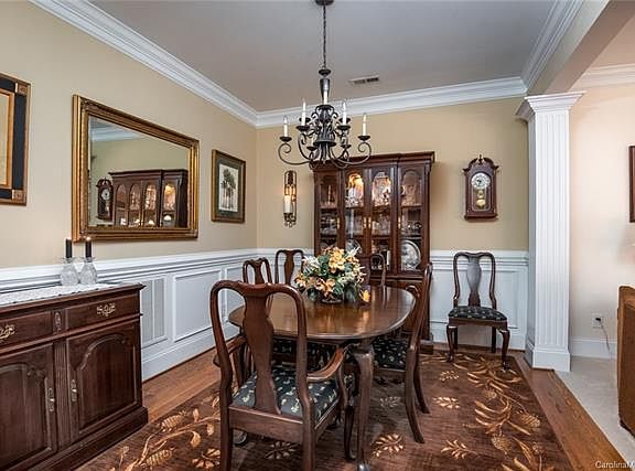 5th image of 407 Merion Ln