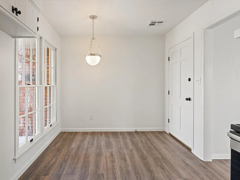 2725 Kent Dr — Photo 10