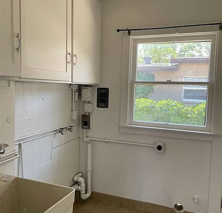 5th image of 2462 6th St