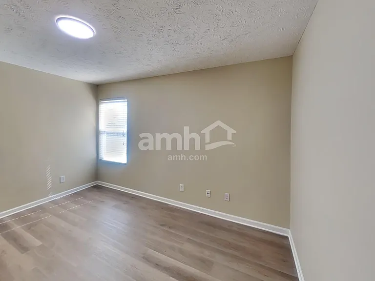 5527 Middlebury Dr — Photo 10
