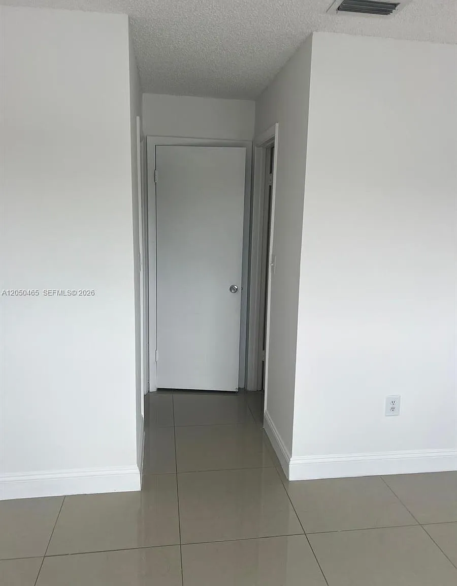 2 bed, 2.5 bath, 1032 sqft, $1,900 — Photo 4