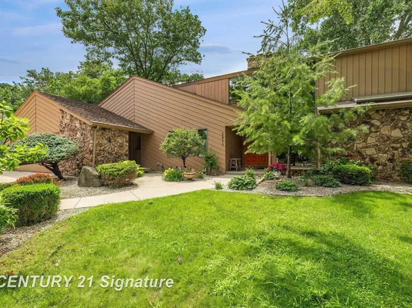 2877 Nottingham Dr W, Saginaw, MI 48603