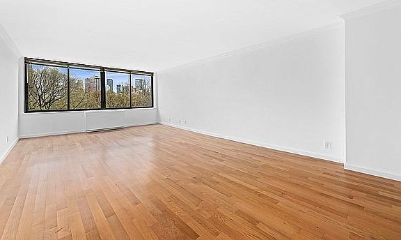 4th image of 800 5th Ave APT 27F