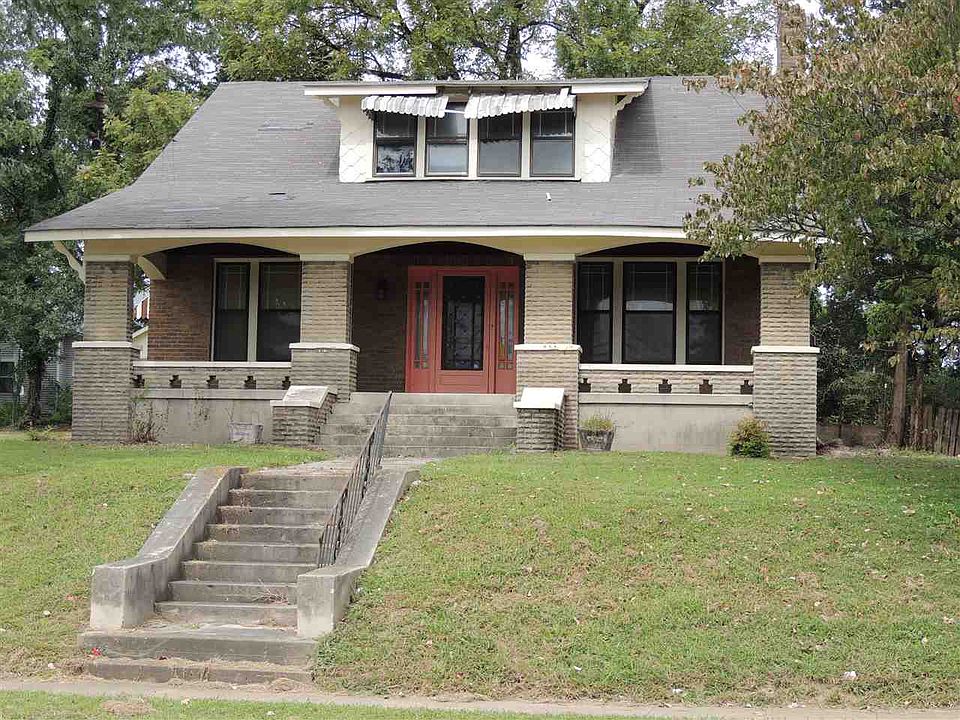 1st image of 608 E Court St
