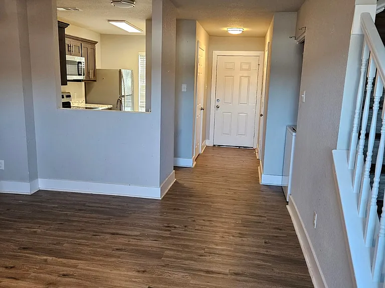 816 W Collins St — Photo 3
