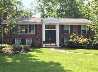 9105 Kristin Ln, Fairfax, VA 22032