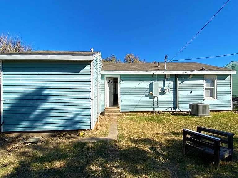 225 Saint Johns St — Photo 8
