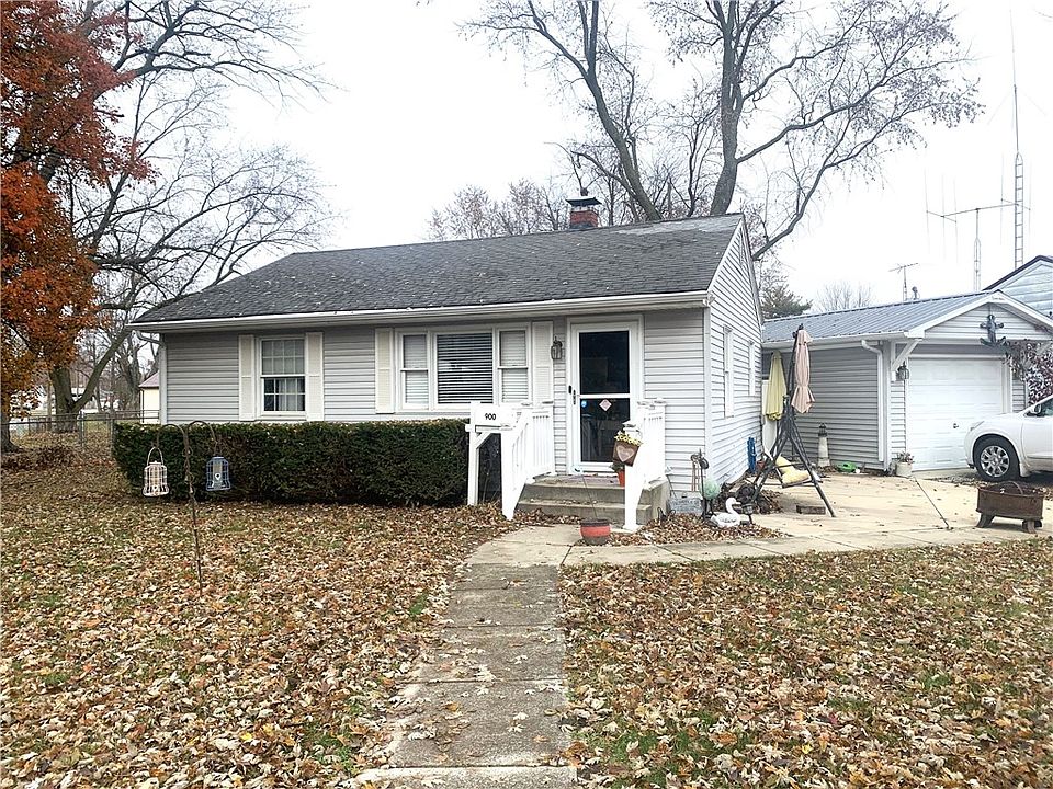 1st image of 900 E 1st St