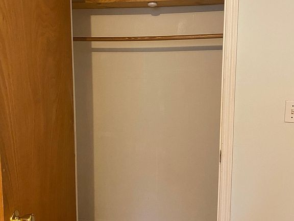 5th image of 903 E 214th St Floor 2