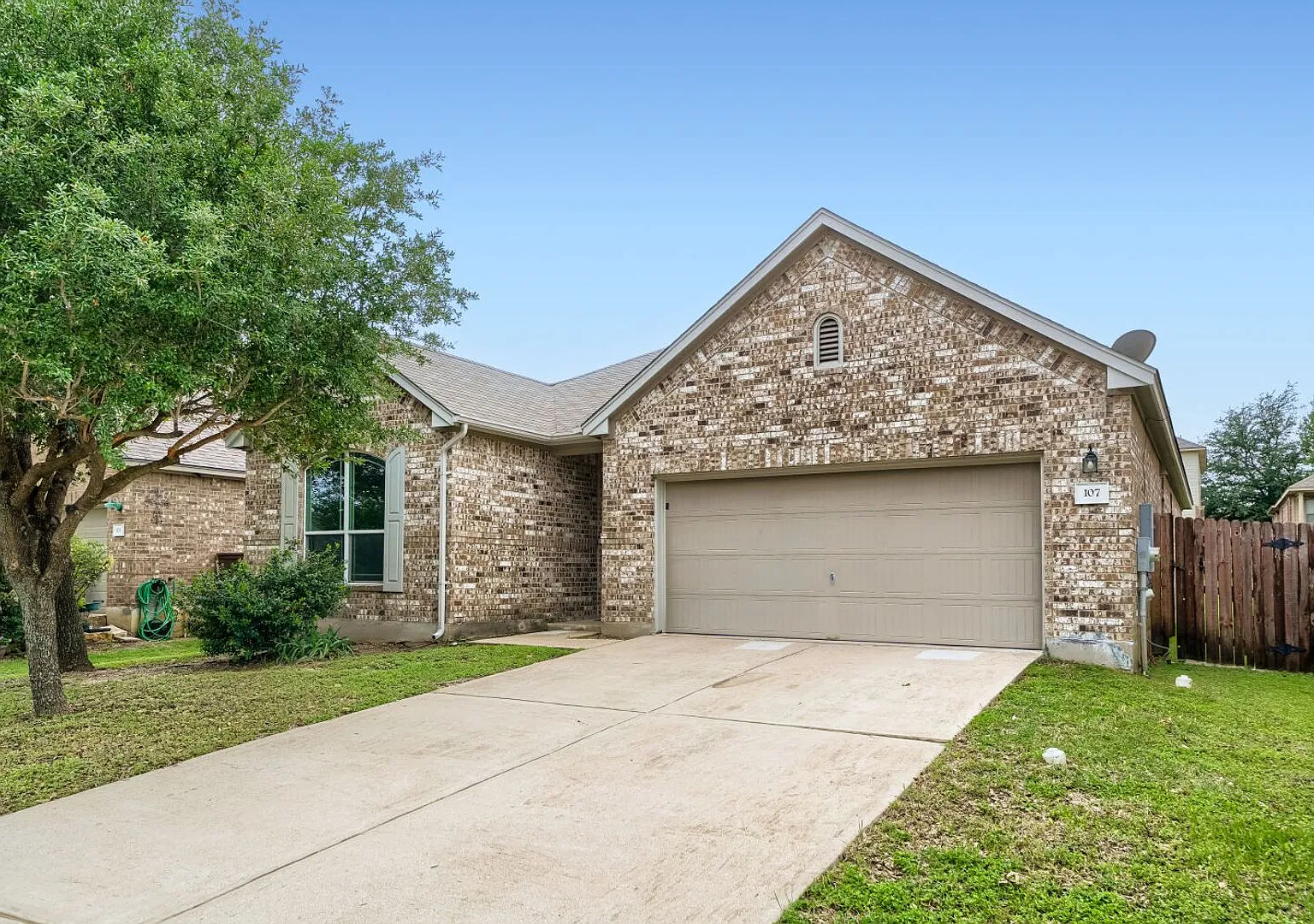 Spacious 3BR/2BA Home with 2-Car Garage in Georgetown — Photo 1