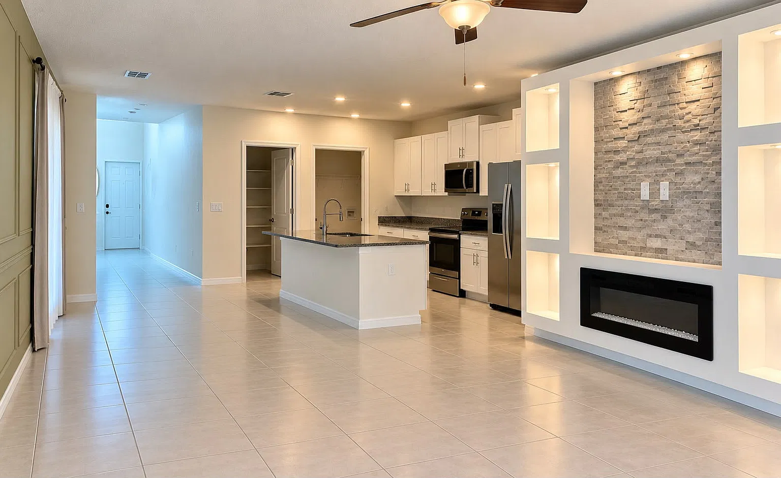 5 bed, 2.5 bath, 2389 sqft, $2,700 — Photo 2