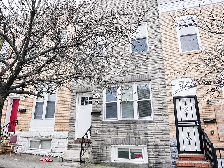 N Clinton St — Photo 21