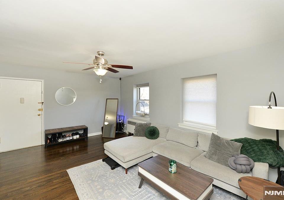 1st image of 980 Main St APT C1