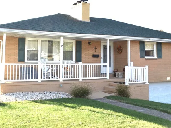 1315 Overlook Dr, Weirton, WV 26062