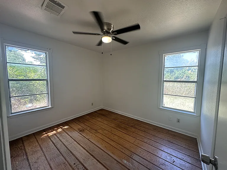 209 Schirra Pl — Photo 4