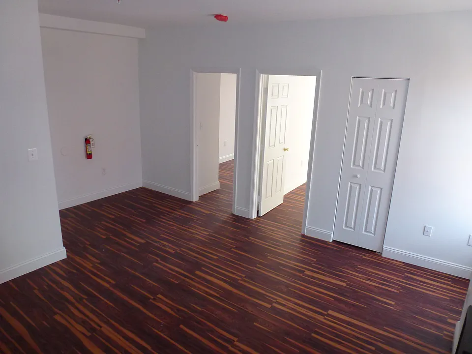 9 W 4th St #1