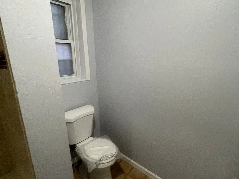 401 Marshall St #1R — Photo 8