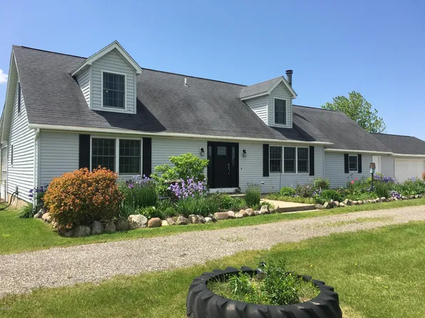 435 26th St, Allegan, MI 49010