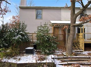 2211 N Crossover Rd, Fayetteville, AR 72703