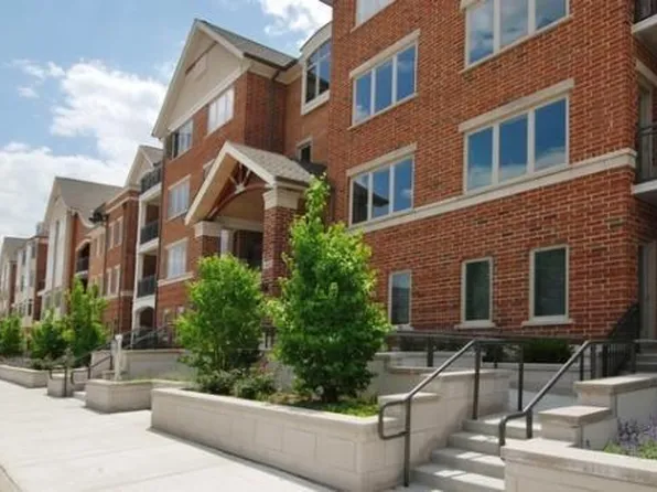 450 Village Grn Unit 309, Lincolnshire, IL 60069