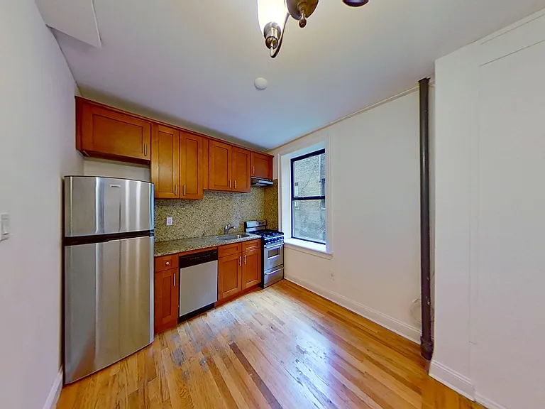 245 W 51st St #308 — Photo 5