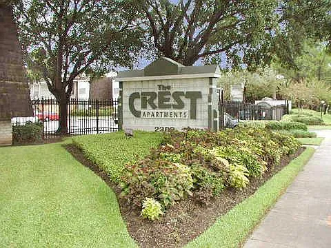 The Crest Apartments — Photo 31