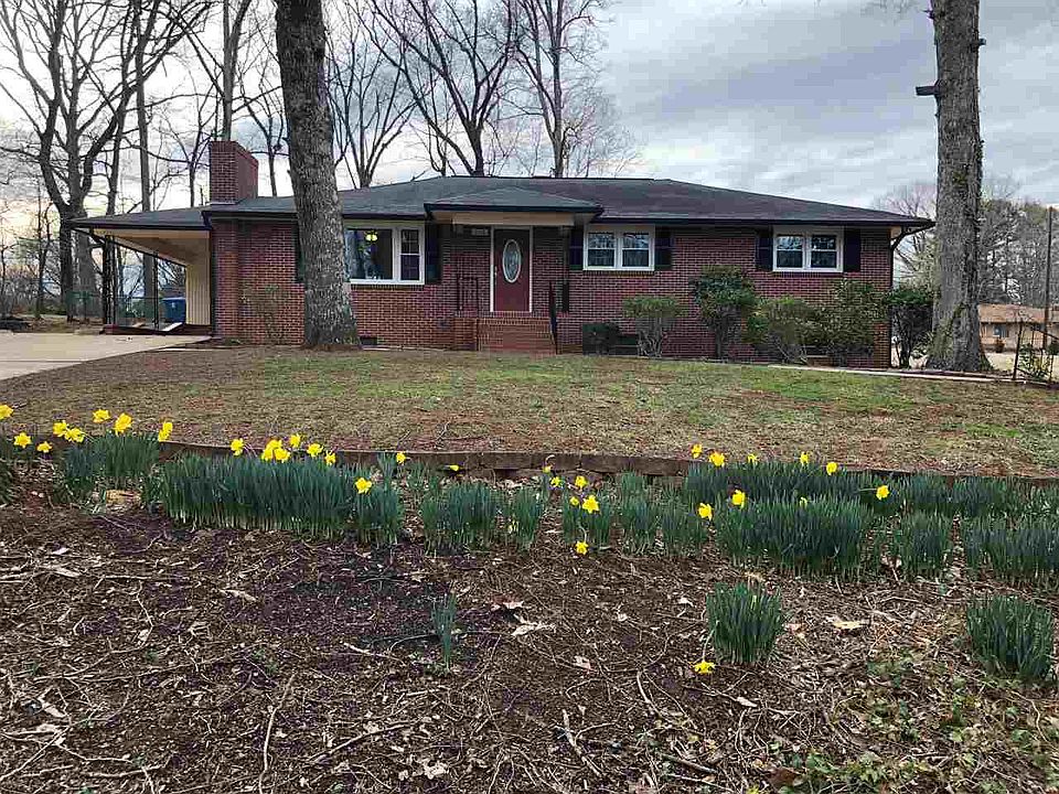 1st image of 225 Forest Hill Dr