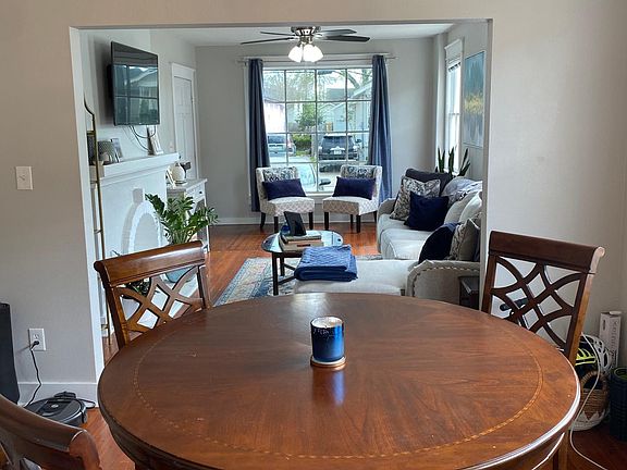 4th image of 809 Greenwood Dr #9