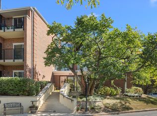 815 Leicester Rd APT 219, Elk Grove Village, IL 60007