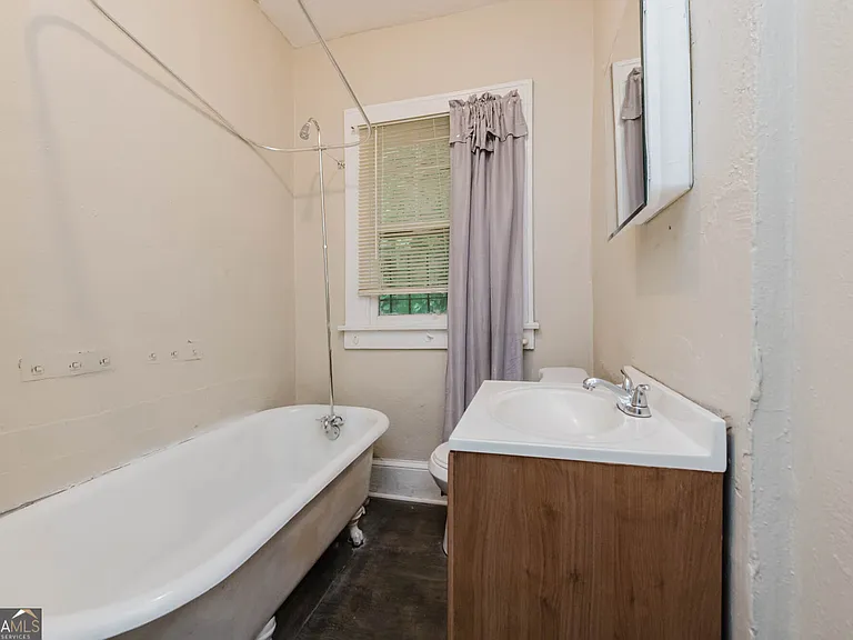 672 Bowden St — Photo 13