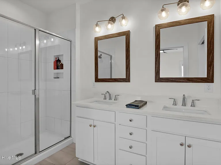 812 Edgerton Dr — Photo 15