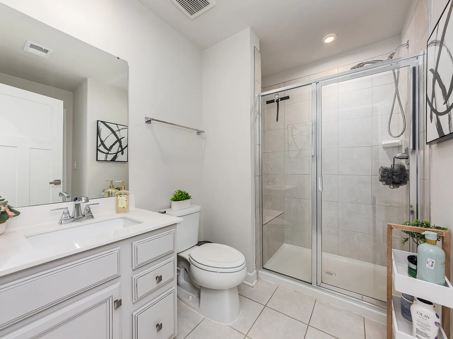 4 bed, 3.5 bath, 2200 sqft, $2,950 — Photo 4
