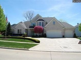 15129 Old Oak Dr, Strongsville, OH 44149