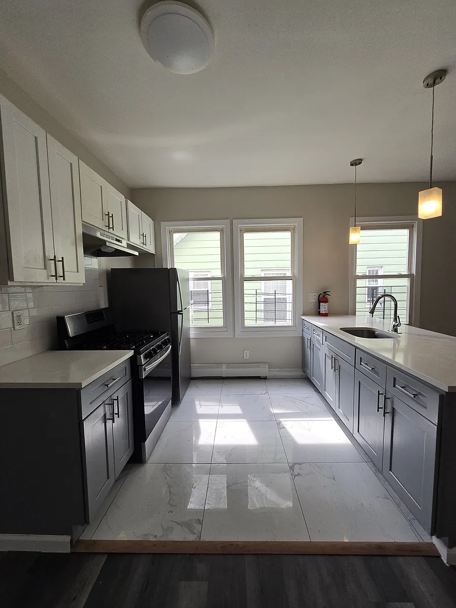 Building Photo - 22 Goodwin Ave #G2