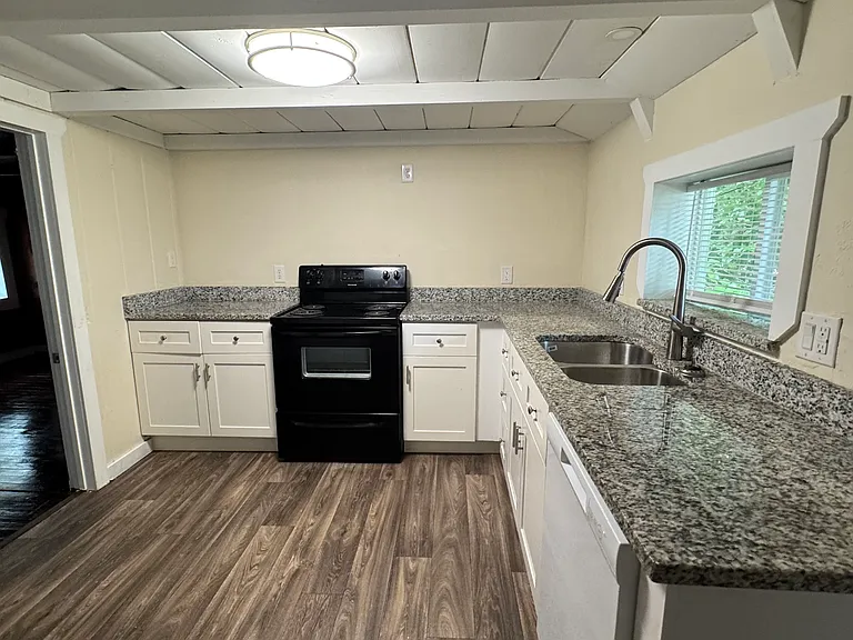 555 W Poplar St #1/2 — Photo 5