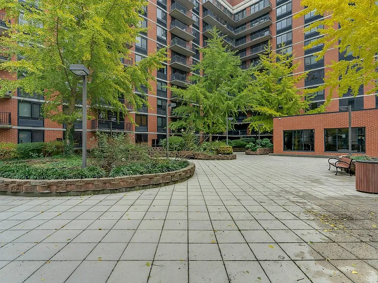 700 Grove St #5R — Photo 8