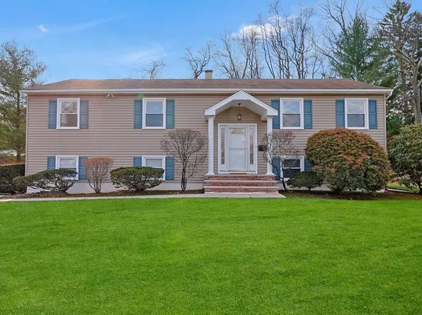 6 Lenbar Circle, New City, NY 10956