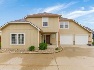 457 W Hawthorn St, Gardner, KS 66030
