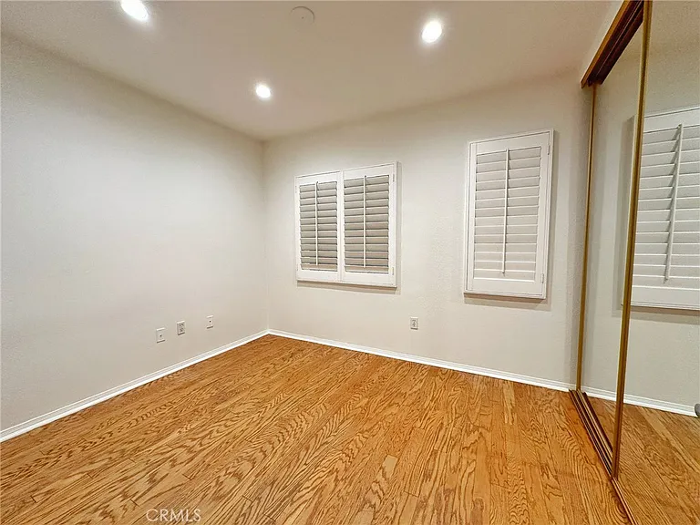 5857 Balcom Ave — Photo 21
