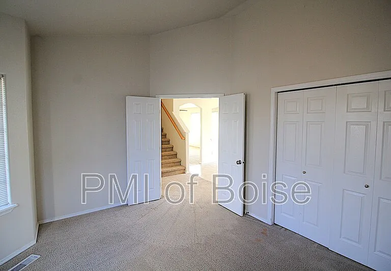 1770 N Veridian Ave — Photo 4