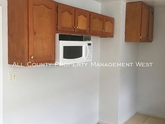 2nd image of 8609 Elm St