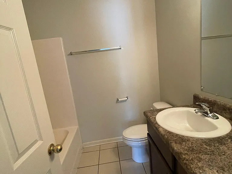1136 E Lee Rd — Photo 15