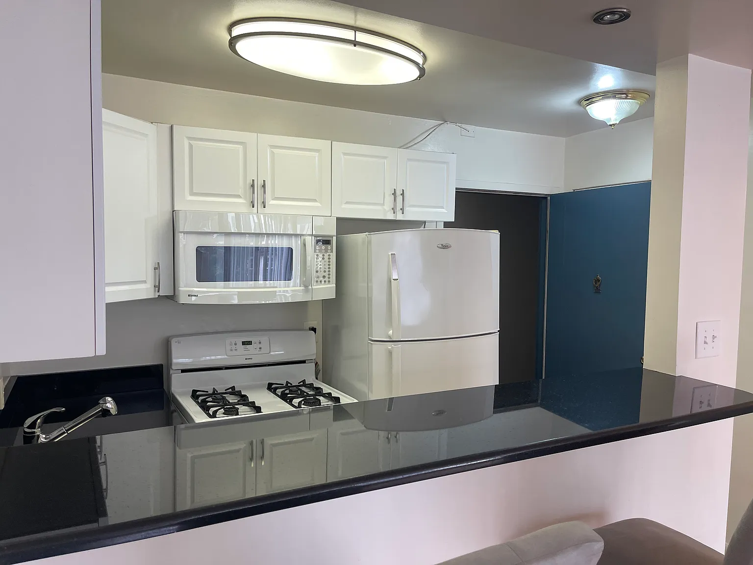 Studio, 500 sqft, $1,895 — Photo 3