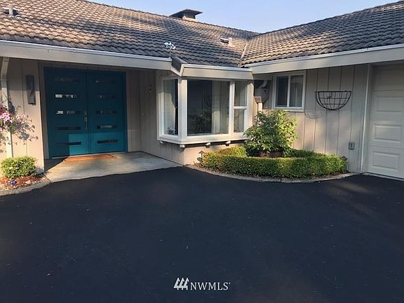 4th image of 3016 Marine Dr