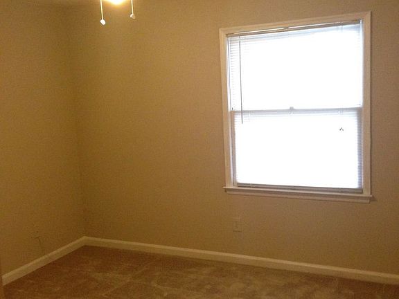 3rd image of 1215 Oakplace Dr SW APT D